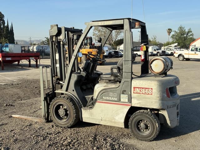 Image of Nissan 60 equipment image 3