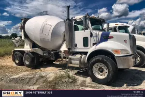 2006 Peterbilt 335 Image