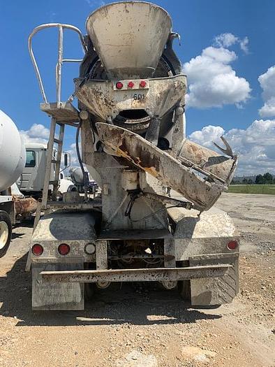 Image of Peterbilt 335 equipment image 3