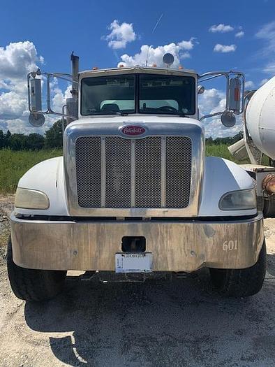 Image of Peterbilt 335 equipment image 2