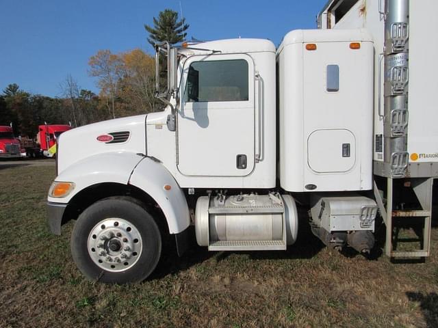 Image of Peterbilt 335 equipment image 2