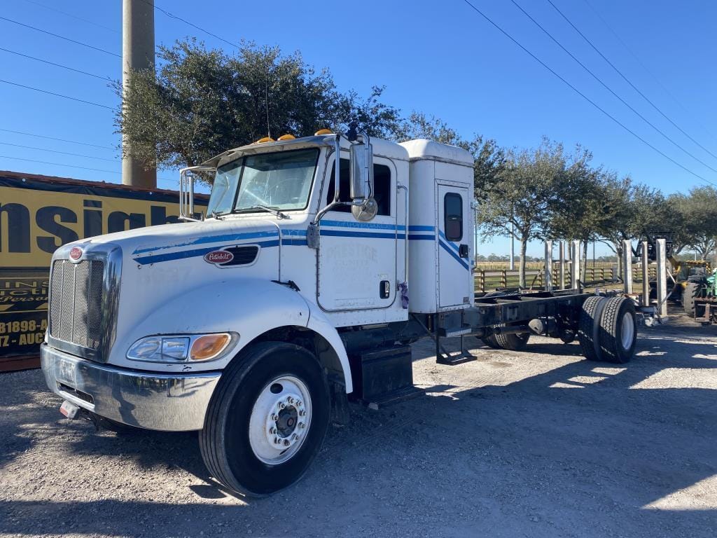 Main image Peterbilt 335
