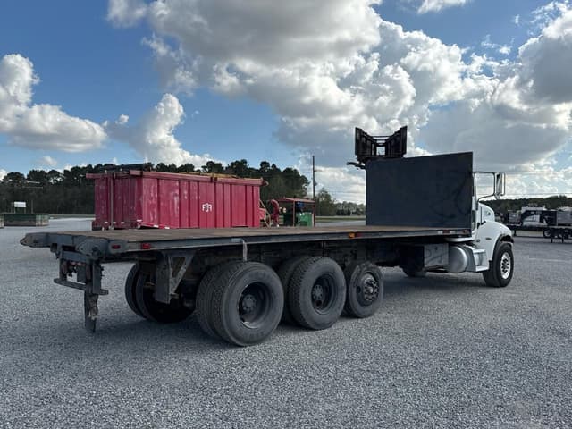 Image of Peterbilt 335 equipment image 4