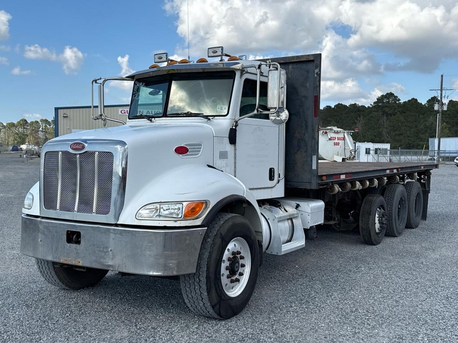 2006 Peterbilt 335 Equipment Image0