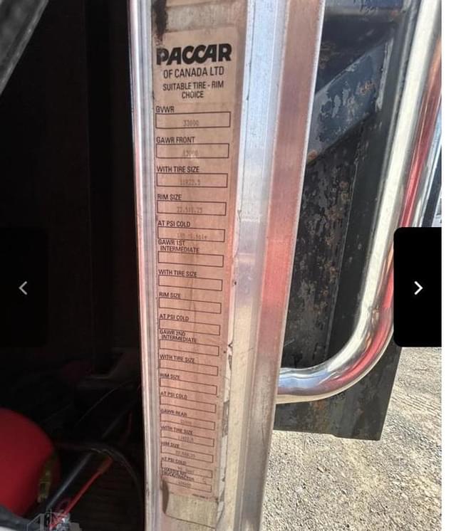 Image of Peterbilt 335 equipment image 4
