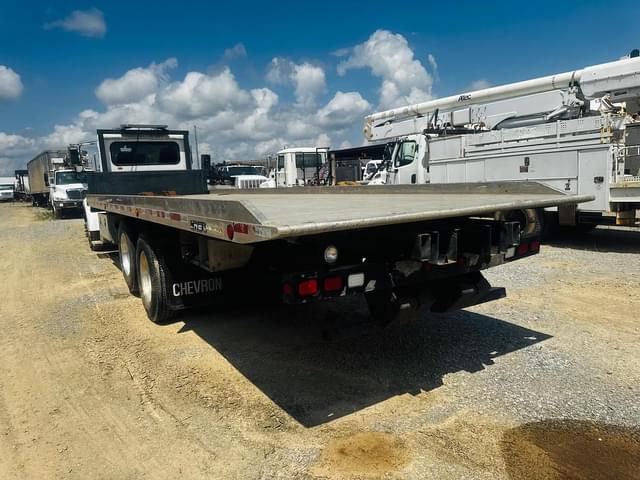 Image of Peterbilt 335 equipment image 3