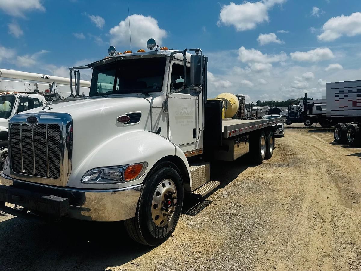 2006 Peterbilt 335 Equipment Image0