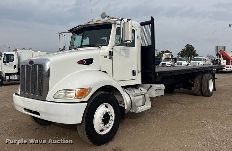 2006 Peterbilt 335 Equipment Image0