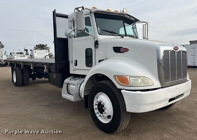 Image of Peterbilt 335 equipment image 2