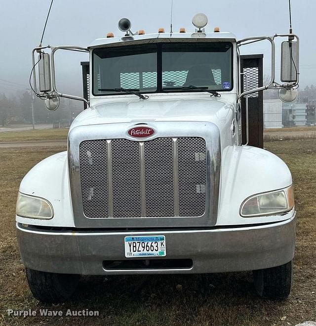 Image of Peterbilt 335 equipment image 1