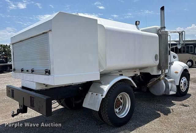 Image of Peterbilt 335 equipment image 4
