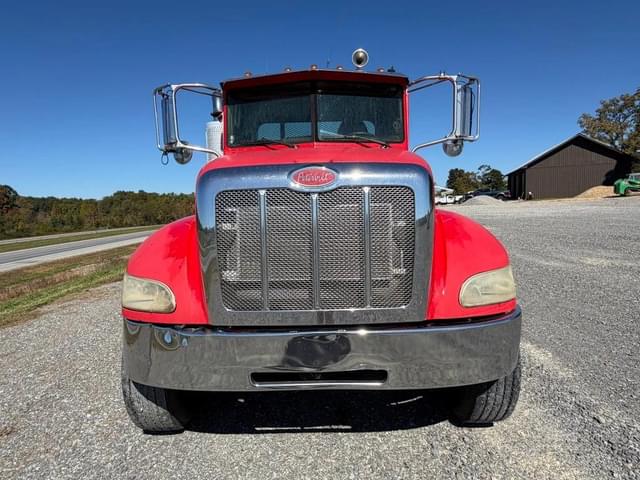 Image of Peterbilt 335 equipment image 1