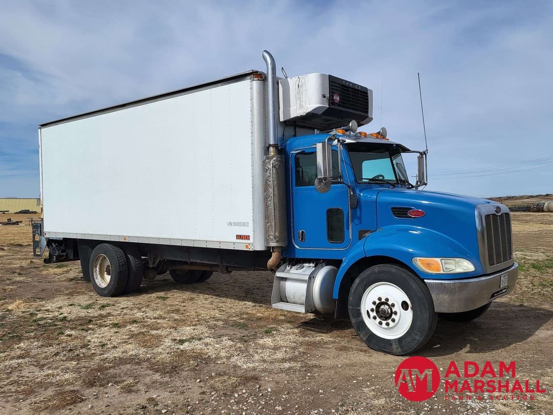 Image of Peterbilt 335 Primary image