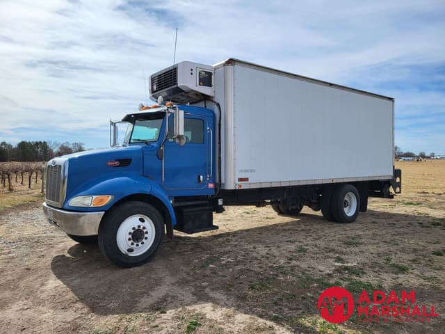 Image of Peterbilt 335 equipment image 2