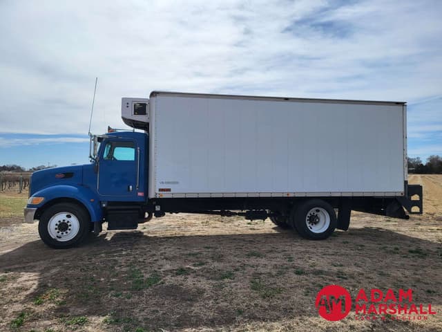 Image of Peterbilt 335 equipment image 4