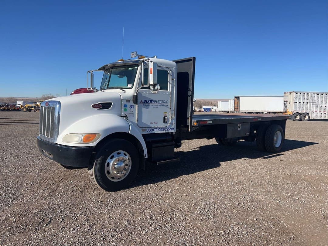 Image of Peterbilt 335 Primary image