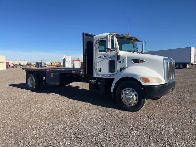 Image of Peterbilt 335 equipment image 1