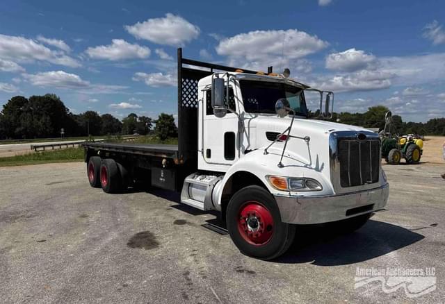 Image of Peterbilt 335 equipment image 2