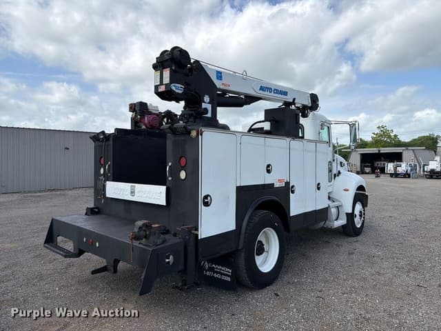 Image of Peterbilt 335 equipment image 4