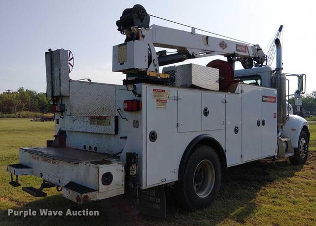 Image of Peterbilt 335 equipment image 4