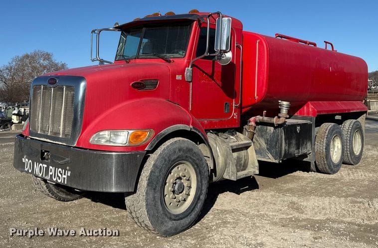 2006 Peterbilt 335 Equipment Image0