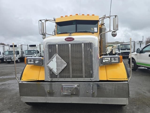 Image of Peterbilt 357 equipment image 1