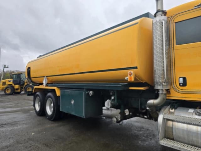 Image of Peterbilt 357 equipment image 4