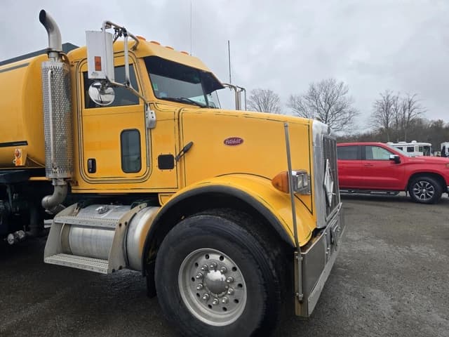 Image of Peterbilt 357 equipment image 3