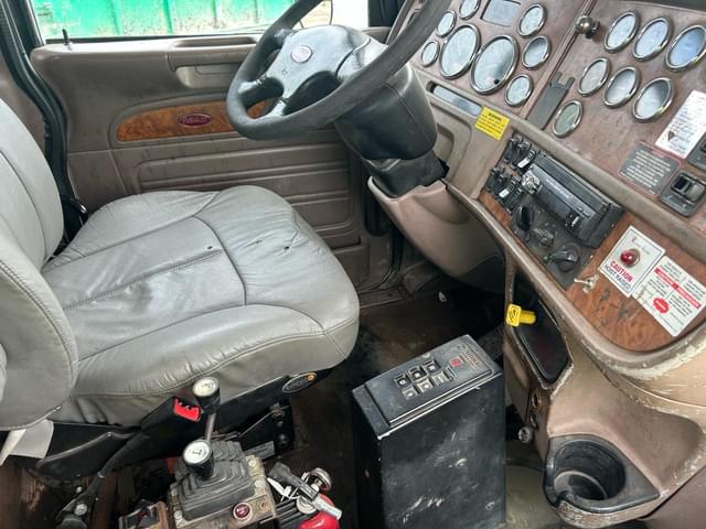 Image of Peterbilt 357 equipment image 4