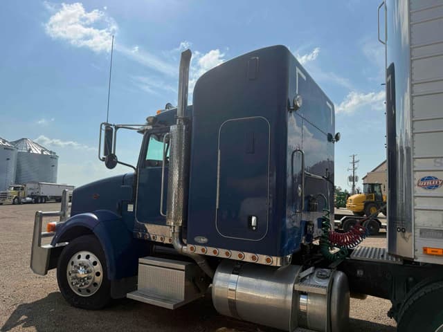Image of Peterbilt 378 equipment image 2