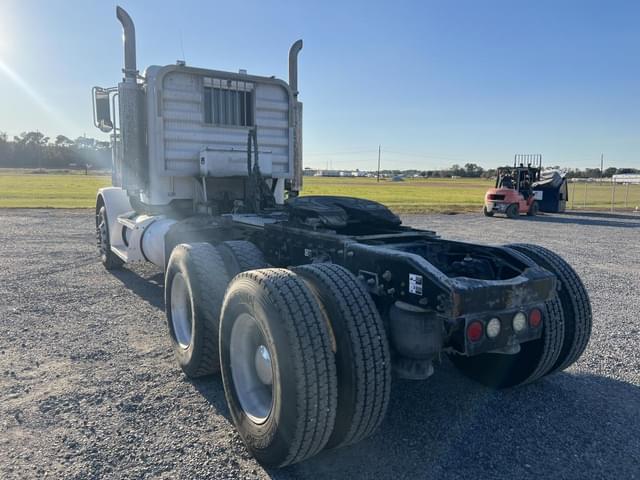 Image of Peterbilt 378 equipment image 2