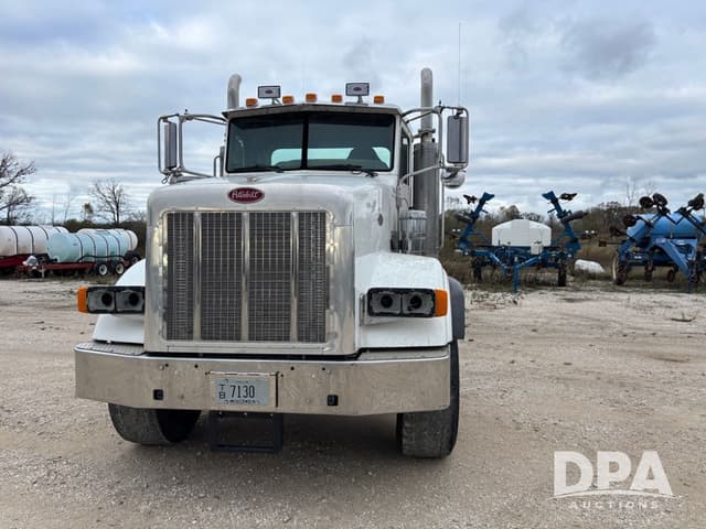 Image of Peterbilt 378 equipment image 2