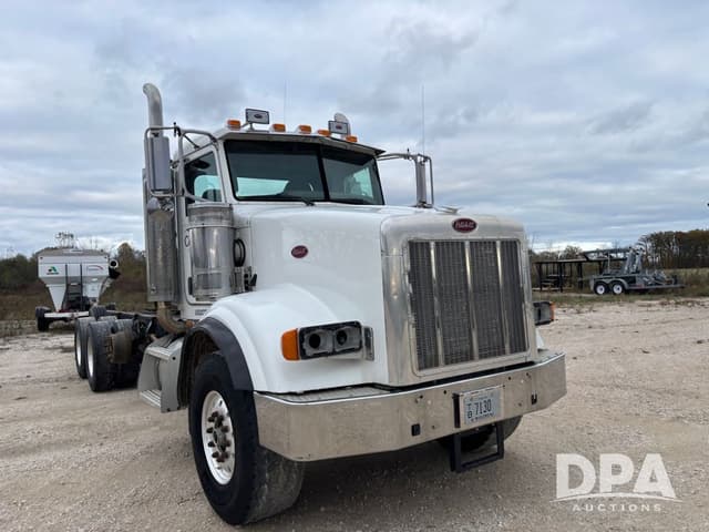 Image of Peterbilt 378 equipment image 4