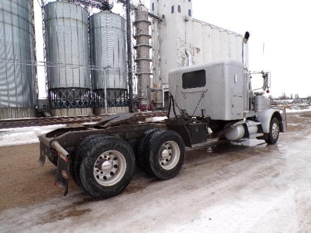 Image of Peterbilt 379 equipment image 4