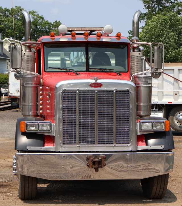Image of Peterbilt 379 equipment image 4