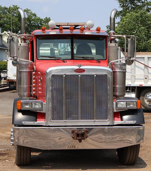 Image of Peterbilt 379 equipment image 4