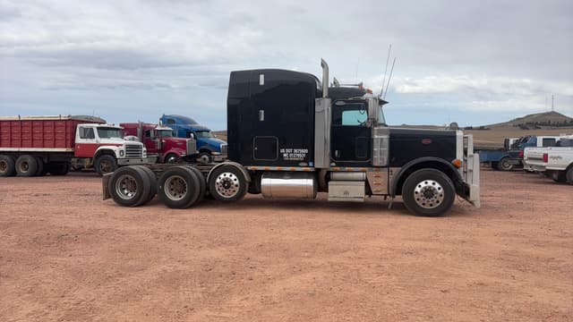 Image of Peterbilt 379 equipment image 4