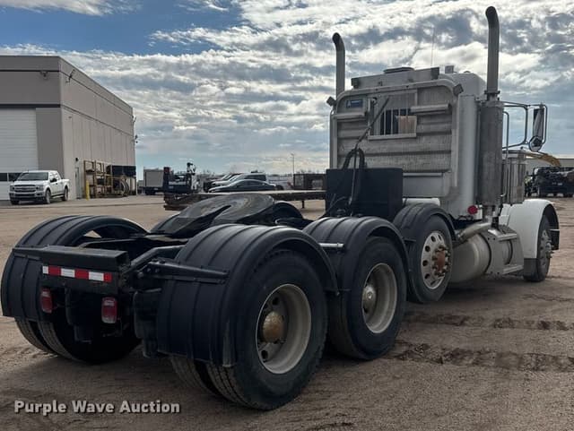Image of Peterbilt 379 equipment image 4