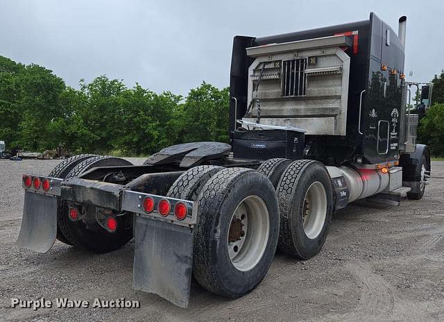 Image of Peterbilt 379 equipment image 4