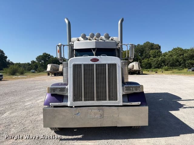 Image of Peterbilt 379 equipment image 1