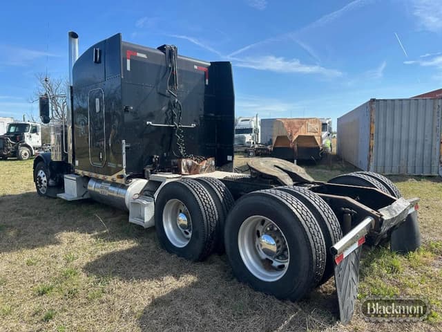 Image of Peterbilt 379 equipment image 2