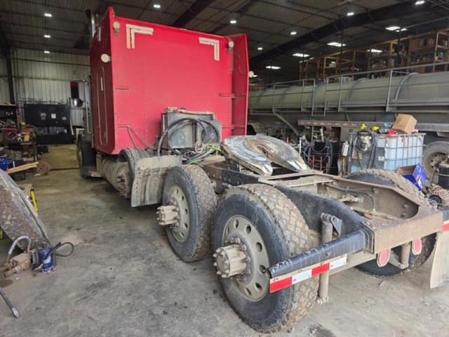 Image of Peterbilt 379 equipment image 3