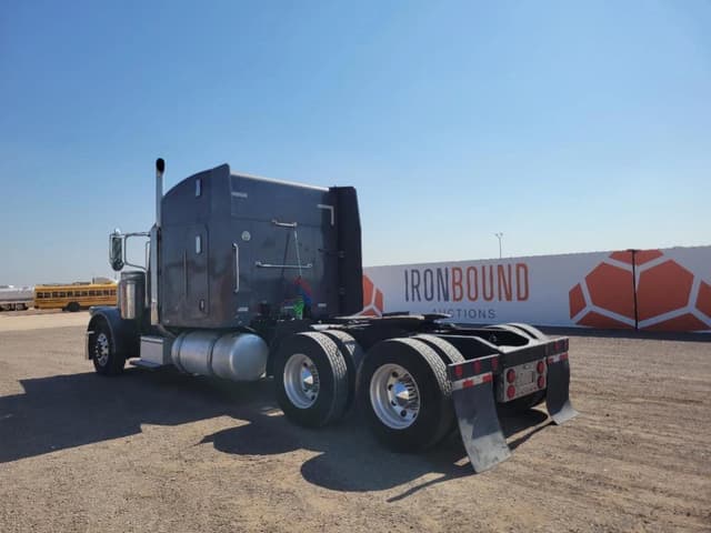 Image of Peterbilt 379 equipment image 2