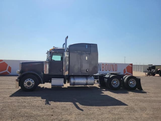 Image of Peterbilt 379 equipment image 1