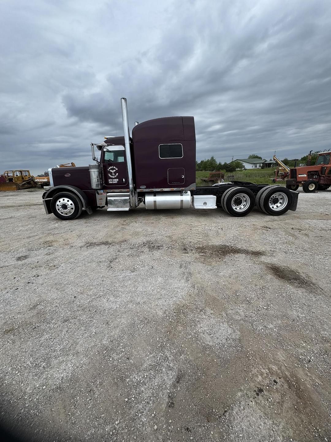 Image of Peterbilt 379EXHD Image 1