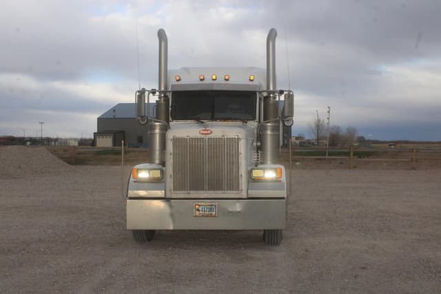 Image of Peterbilt 379 equipment image 3