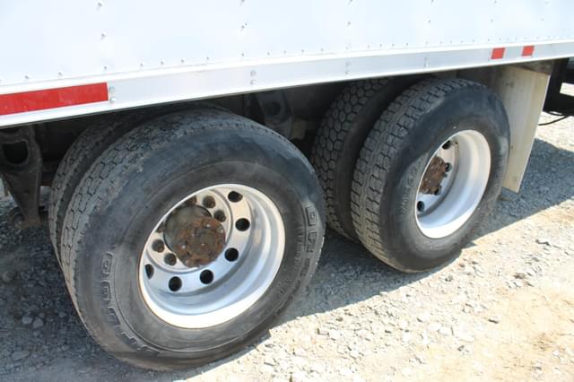Image of Peterbilt 385 equipment image 4