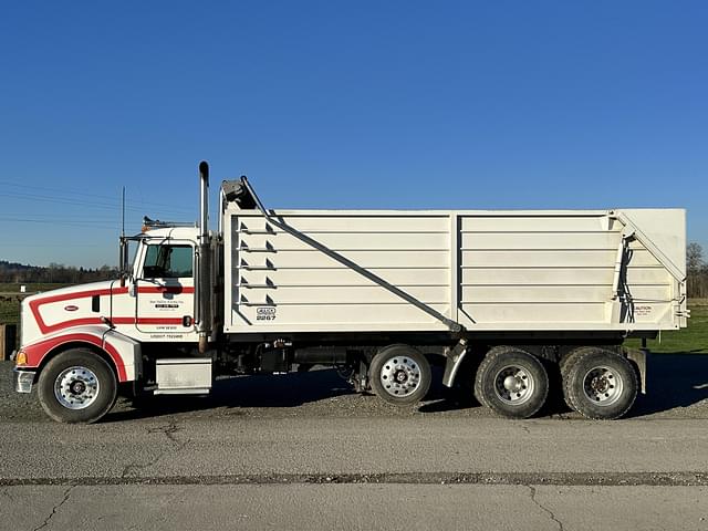 Image of Peterbilt 385 equipment image 2