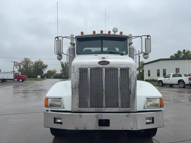 Image of Peterbilt 385 equipment image 1