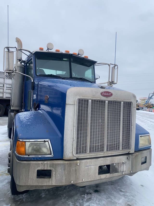 Image of Peterbilt 385 equipment image 3